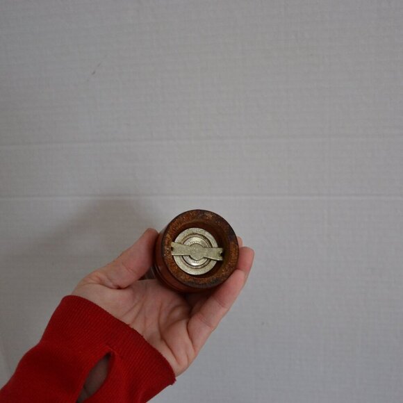 Vtg Baribocraft Salt and Pepper Shakers - Picture 5 of 7